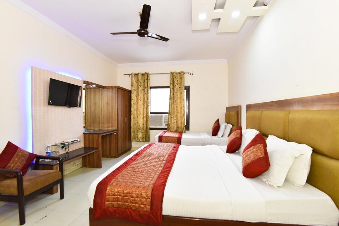Hotel B-Comfort Αμριτσάρ Εξωτερικό φωτογραφία